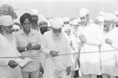 Sri Satguru Ji inaugurating the new building on 9 Oct 1995